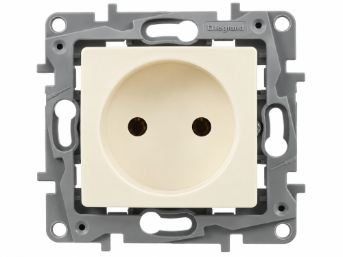 Legrand розетка Etika 672320, 2P, 10/16 А, слоновая кость