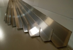 Уголок 25×25×1,5-DIN, 2000 мм