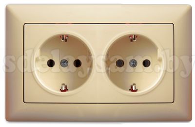 GUNSAN Розетка двойная кремовая с заземлением