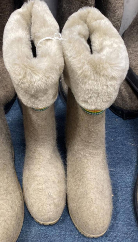 Обувь валяная жен. полугрубошертсная на ТЭП подошве с отделкой (Валенки)